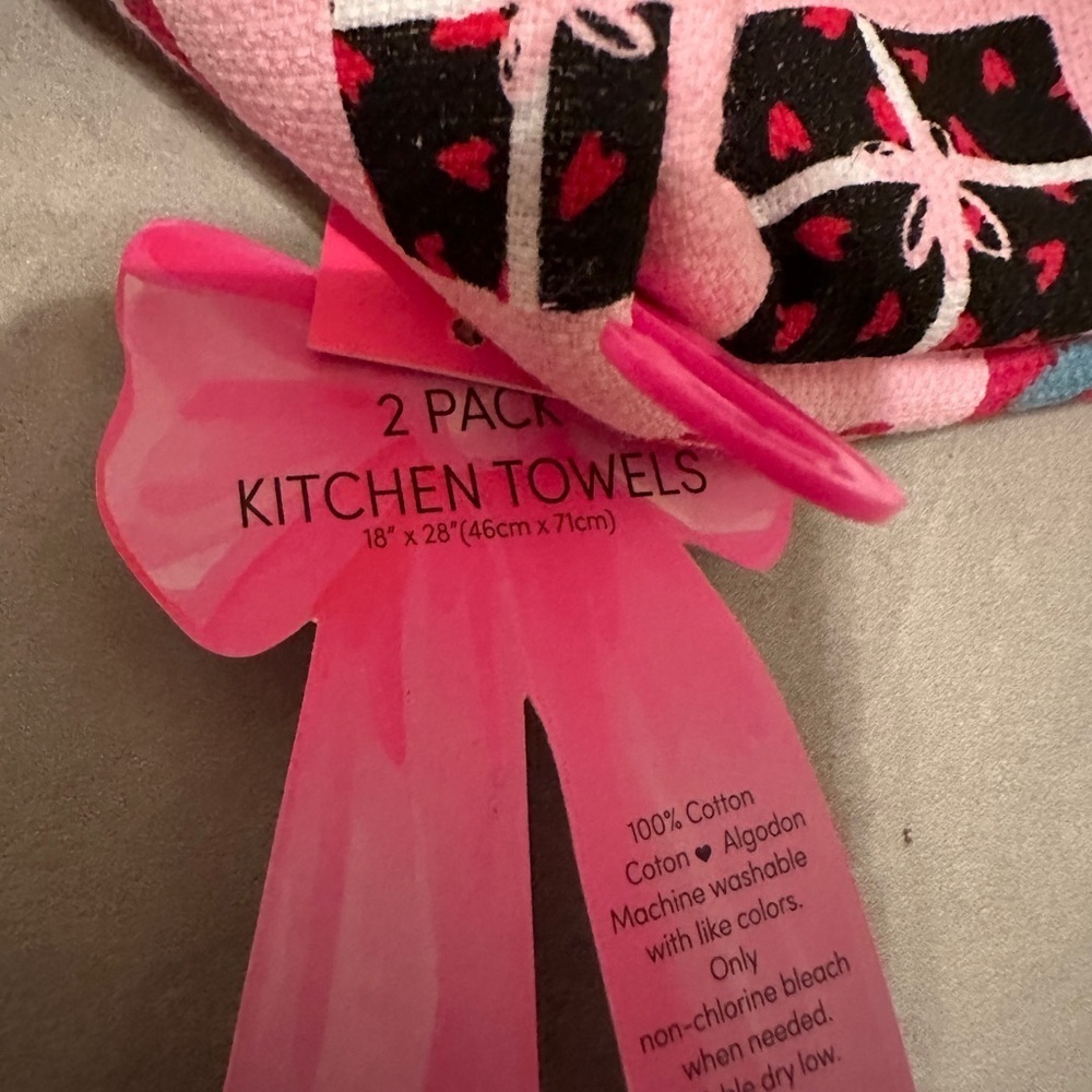 Betsey Johnson Christmas Kitchen Towels Presents Gifts Set of 2 PINK NEW - Picture 7 of 7